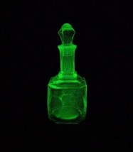Vintage Anchor Hocking green depression uranium vaseline glass decanter bottle - £144.34 GBP