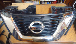 Fits 2016-2018 Nissan Rogue    Front Bumper Grille OEM     No Camera - £30.57 GBP