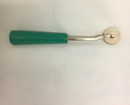 Vintage Singer Green Plastic Handle Tracing Pattern Wheel 5 1/2 Inch Length - $6.44
