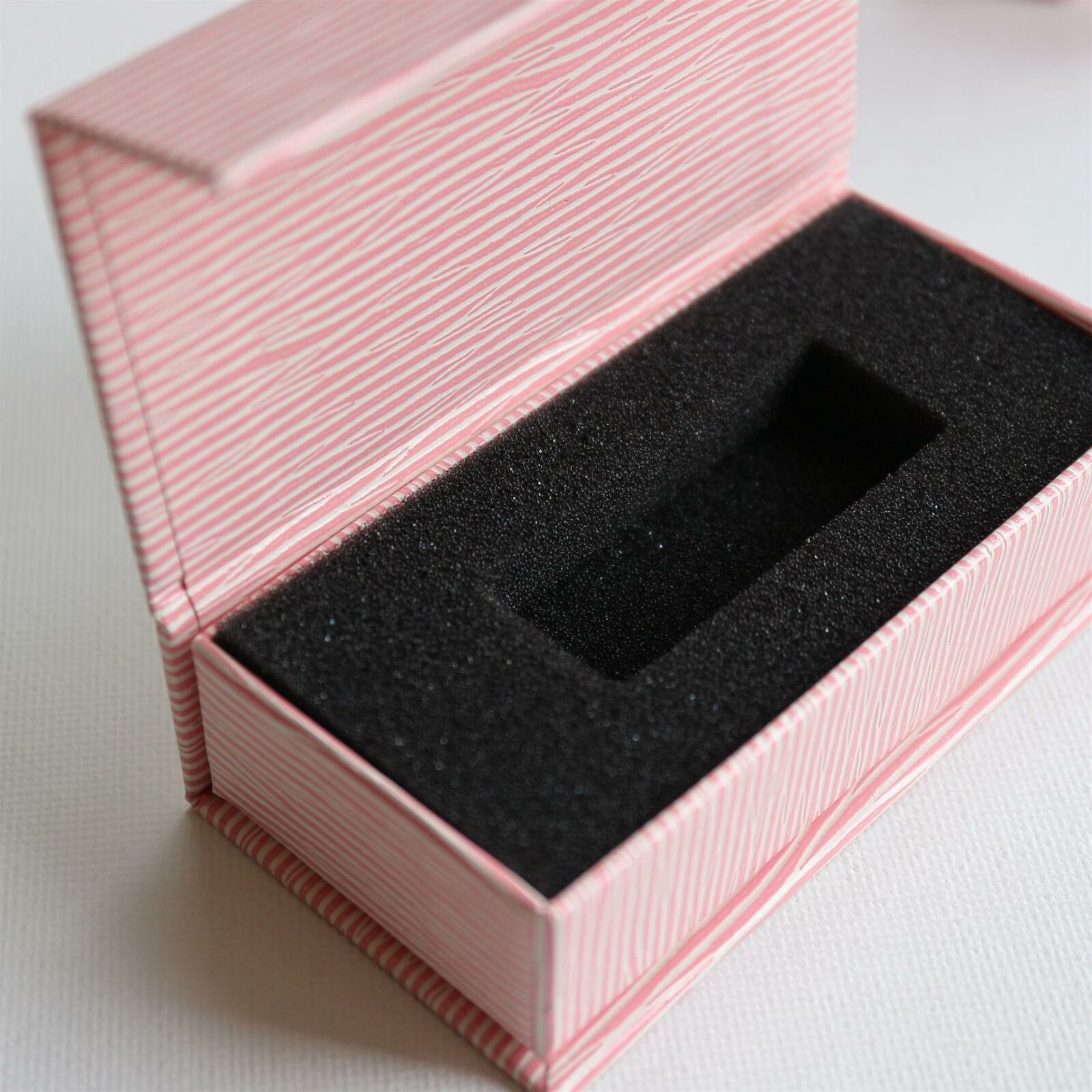 Primary image for 4x pink magnetic boxes for usb flash memories and removable drives