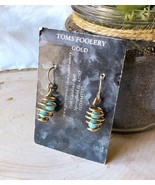 Tom&#39;s Foolery Gold Dangle Drop Earrings Turquoise Bead Wire Wrap Artist ... - $451.03 MXN