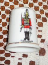 Thimble-Souvenir London-Queen&#39;s Royal Guard-Fine Bone China-England - $76.14 MXN