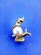 Vitg gold &amp; Pearl &quot;Bubble Belly&quot; CIRCUS SEAL pin..benefits local animal shelter - £9.48 GBP
