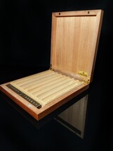 Mastro de Paja Travel Humidor Top has discoloration in lacquer. # 001B image 3
