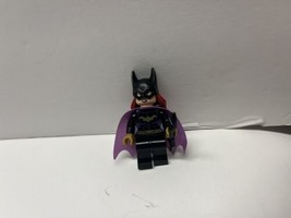 Lego DC Super Heroes Minifigure Batgirl, Lavender Cape Pre Owned  - £15.57 GBP