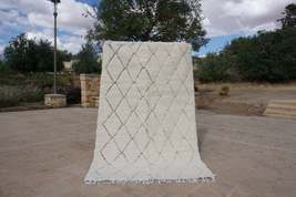 Handcrafted Beni Ouarain Rug - 6x10 Feet - Classic Moroccan White Wool with Geom - £779.91 GBP