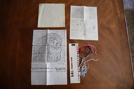 Vtg Daydreams 72628 Santa Claus Pere Noel Cross Stitch 8x8&quot; 1999 INCOMPLETE - $177.48 MXN