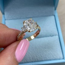 3 Pietra 2.11 KT Splendente Taglio Laboratrio Grown Anello Diamante 14k Giallo - £3,540.38 GBP
