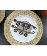 NEW olga bag charm Gold color - $2,766.57 MXN