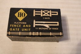 HO Scale Bachmann Plasticville, Fence &amp; Gate Unit, 1 Gate 11 Fences, HO-25 - £15.89 GBP