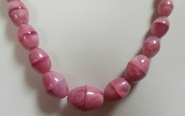 Vintage Pink Marbled Oval Graduated Glass Bead Necklace - £58.72 GBP