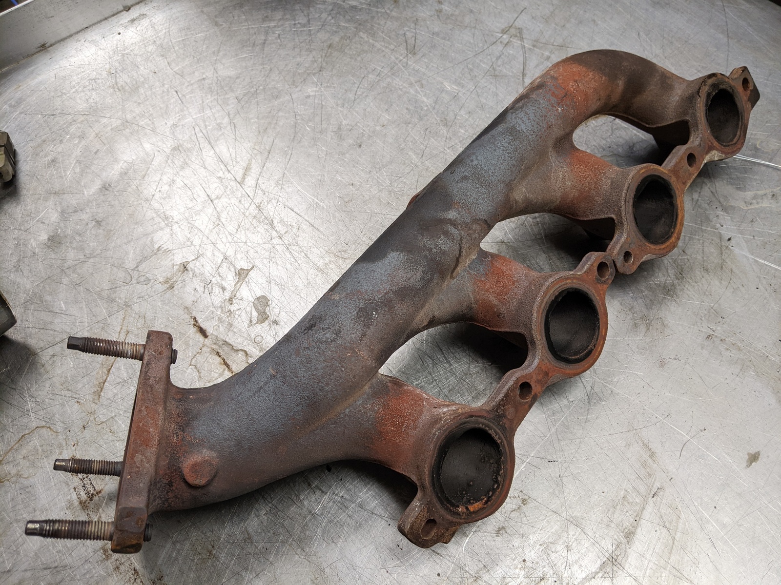 Right Exhaust Manifold For 11-18 GMC Sierra 2500 HD  6.0 12616288 - $65.44