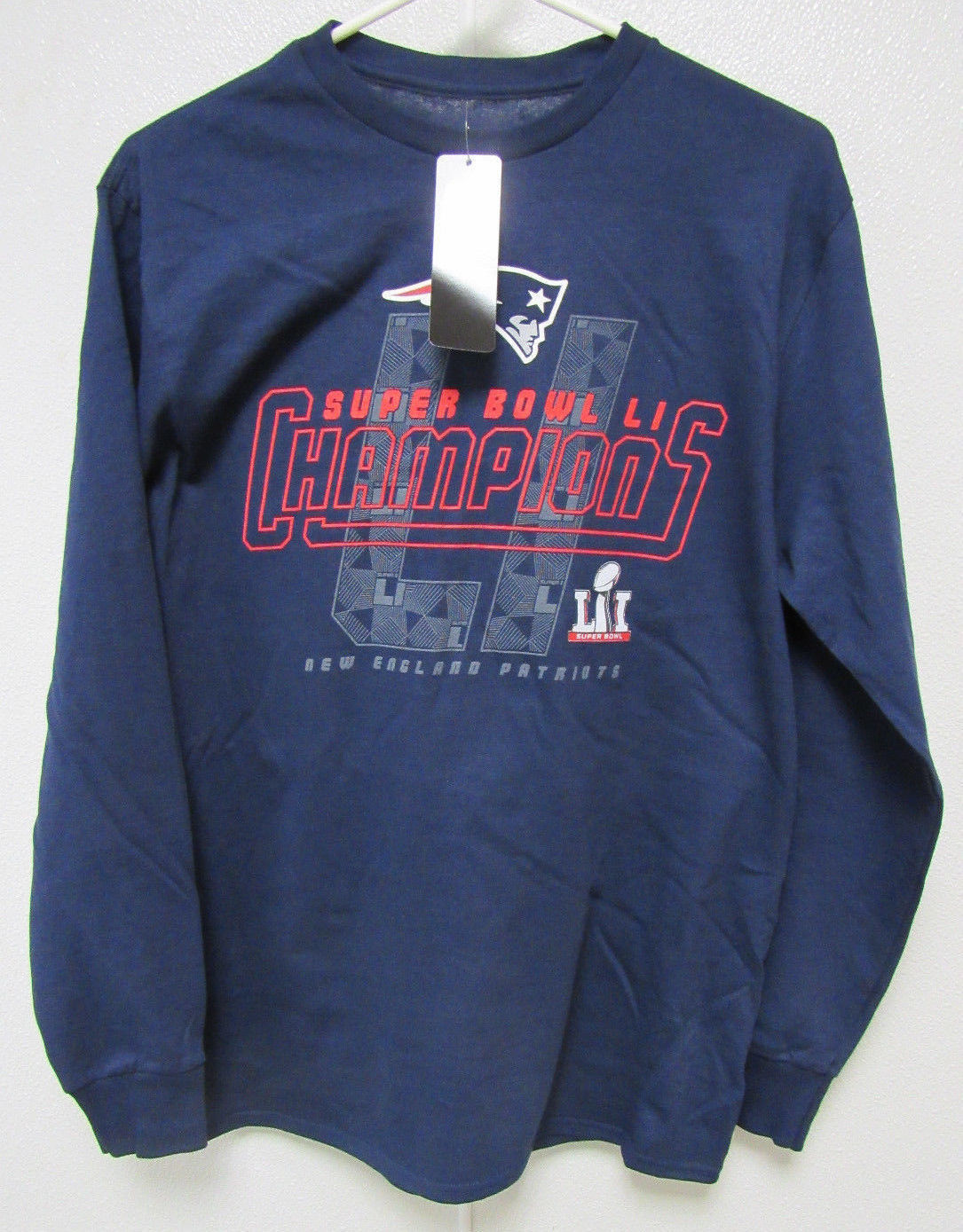 Primary image for New England Patriots Focus Design SUPER BOWL LI Champions Sweat Shirt Adult L