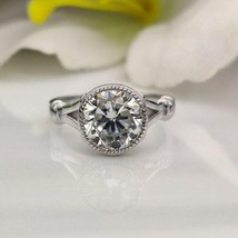 2CT Moissanite Redonda Bisel Set Anillo Solitario de Compromiso 925 Plata de Ley - £221.50 GBP