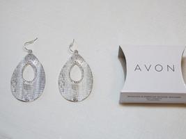 Ladies Women&#39;s Avon Textured Teardrop Earrings Silvertone F3877961 NIP NEW ;; - £12.20 GBP