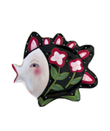 ADORABLE Kiss FISH PLATE Black Red Green Appletree Designs 8&quot; W/ STAND - £22.54 GBP