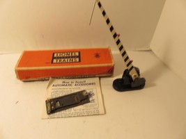 LIONEL TRAINS  POST-WAR #252 OPERATING CROSSING GATE W/PLATE- EXC. BXD -... - $27.85