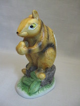 Ceramic Figurines Statue Squirrel Sitting On Stump Holding Acorn - £7.93 GBP
