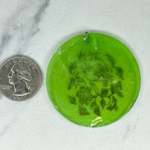 Green Floral Shell Disc Upcycled Pendant - £5.54 GBP