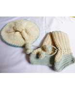 VTG LOT OF 2 BABY BOY CROCHET BOOTIES &amp; HAND KNITTED HAT BLUE &amp; WHITE - £16.61 GBP
