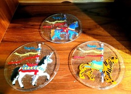 Set 3 Rare VINTAGE Peggy Karr Fused Art Glass Carousel animal 8&quot; Plates horse - £33.44 GBP