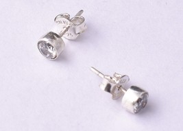 Handcrafted 925 Plata de Ley 5mm Unisex Corte Redondo Circonia Cúbica Cz Aretes - £26.18 GBP