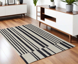 4&#39; X 6&#39; Ivory and Black Wool Abstract Hand Tufted Area Rug - £79.42 GBP+