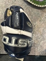 Easton  Hockey Glove  Ultra Lite Pro 14&quot; 36cm  RIGHT HAND ON;Y - $24.74