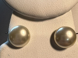 Jewelry Earrings Stud Richelieu Dome Shaped Faux Pearl Screw Back Silver tone8mm - £6.49 GBP