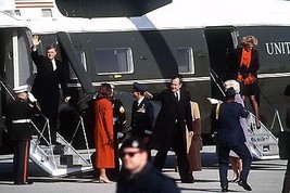 President George H.W. Bush and VP Quayle exit Marine One 1993 Photo Print - £7.01 GBP+