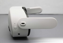 Meta Oculus Quest 3S 256GB VR Headset Only - White image 4