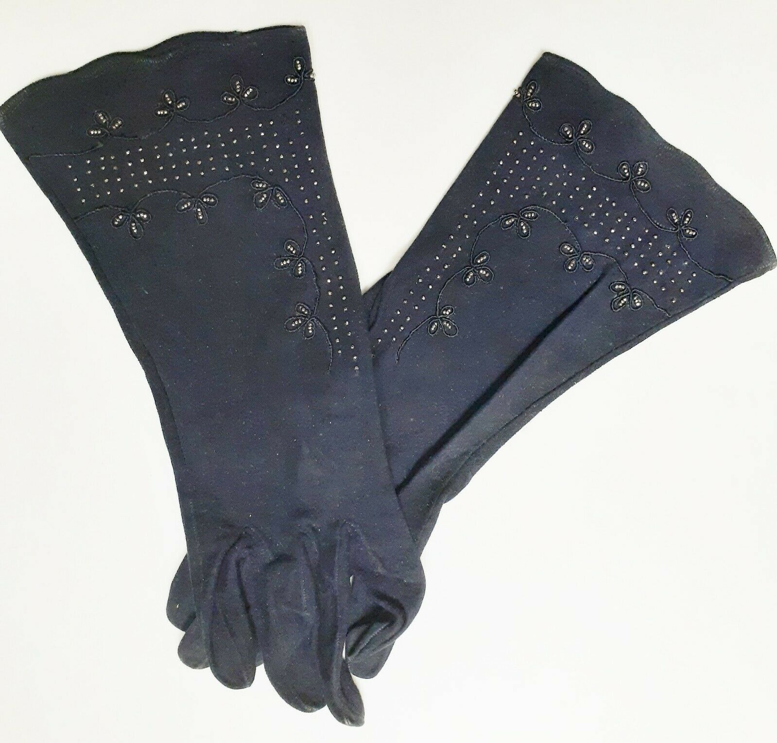 Primary image for Vintage GANTS PARIS Hand Beaded Suede Leather Gloves Scallop Edge Black 6 3/4