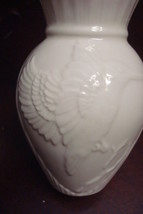 Belleek Ireland vase  cream, &quot;Kingfisher Vase&quot;, in original box - £43.51 GBP