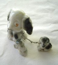  Vintage Cocker Spaniel Mom with 2 Puppies Chained Dog Figurine Gray and White - £11.98 GBP