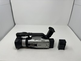 Canon GL2 Portable Handheld 3CCD Digital NTSC MiniDV Video Camera Camcorder - $193.41