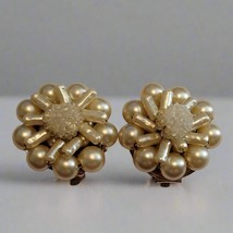 Vintage Simulated Pearl Bead Button ClipOn Earrings - $273.66 MXN