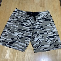 Under Armour Board Shorts  Men&#39;s Size 40 Camo HeatGear Loose Athletic Wa... - $19.29