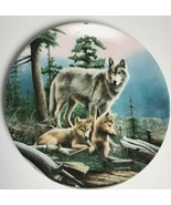 Wolf with pups &quot;First Outing&quot; Vintage 8.5&quot; Knowles Plate by Kevin Daniel... - $284.74 MXN