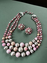 Vintage Demi Triple Strand Tapered Pink &amp; White Plastic Bead &amp; Flower Cl... - $19.42