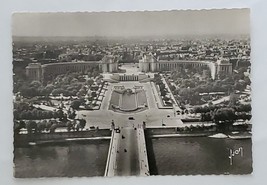Postcard Paris en Flanant Le Palais de Chaillot France Black White Card ... - $5.75