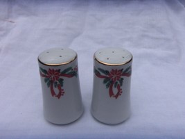 Christmas Themed Salt &amp; Pepper Shakers Vintage Unused - £10.33 GBP