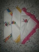Lot of 3 Vintage Ladies Embroidered Ivory Linen Handkerchiefs Lace - #D - £12.41 GBP