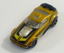 2010 Hot Wheels FAST FISH Gold LOOSE Diecast Car - $92.72 MXN