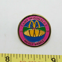 McDonalds Camp Mcdonald&#39;s Merit Badge 1994 Logo Pinback Pin Button Vintage Round - £8.66 GBP