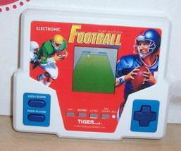 Vintage 1994 Tiger Electronics Football Handheld Video Game VHTF RARE - £33.92 GBP