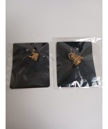 2 Goldtone Wedding Charms Church And Cake NEW - $134.70 MXN