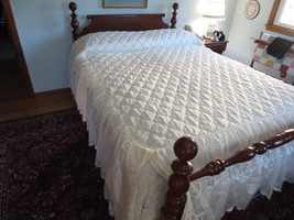 Full/Double Quilt Top Off-White Lined Gathered Lace Sides Bedspread - 96&quot; X 107&quot; - £54.34 GBP