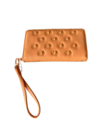 Betsey Johnson Skull Studded Zip Wristlet Wallet Orange - $1,680.83 MXN