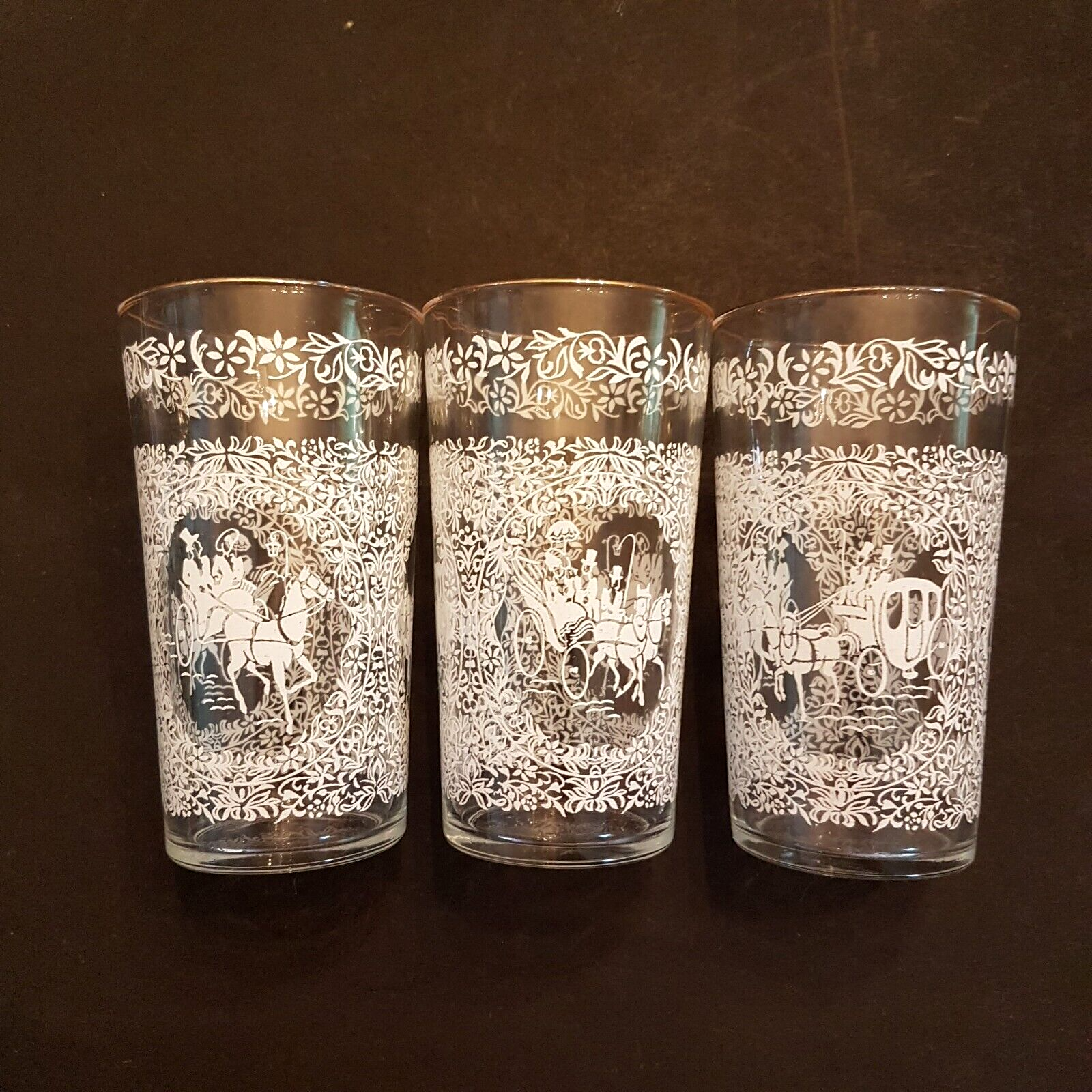 Hazel Atlas Horse Drawn Carriage Monticello White Lace Gold Rim 10oz Tum... - $23.69