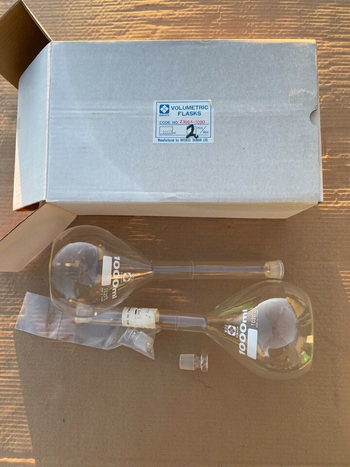 2 Volumetric Flask 1000mL Class A Glass Stopper Pair Two New Sibata TC 20 C - $54.17